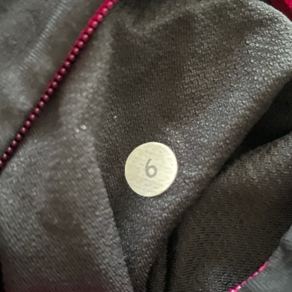 Lululemon Seawheeze 2015 Speed Tight Half Navy Half Black w/Squiggles Size 6 - Picture 6 of 10